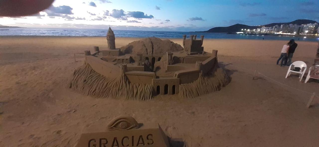 Beach And Sunset Las Palmas de Gran Canaria Exterior photo